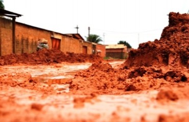 LAMBANÇA – Obra de empresa contratada pela Prefeitura está paralisada há mais de 60 dias na capital - Confira fotos e vídeo