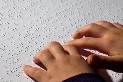 Fundação para Cegos reforça a importância da leitura e escrita em braille