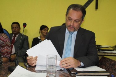 Prefeito veta projeto para enfermeiros, diz Orleans