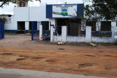 CENA DA CIDADE - Buraqueira em frente a Cia. de Trânsito irrita motoristas
