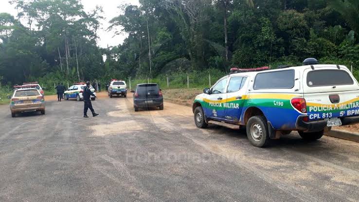 CAÇADA: PM faz buscas em matagal e prende irmãos que assaltaram duas pessoas