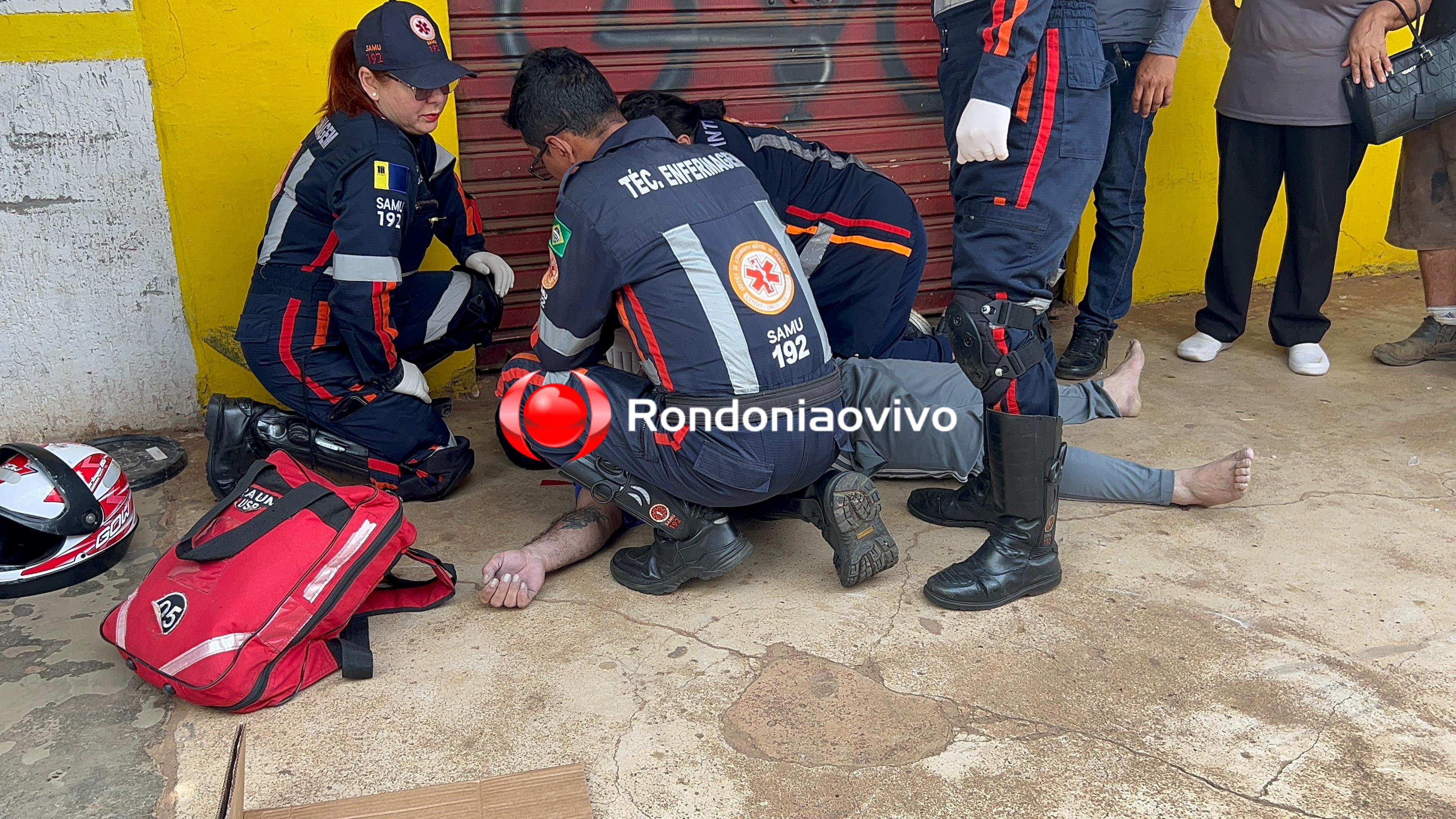 URGENTE: Motociclista fica desacordado ao passar mal e bater em parede