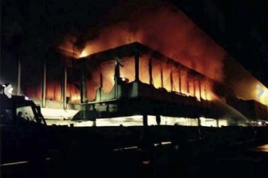 Incêndio fecha aeroporto internacional e deixa três vítimas