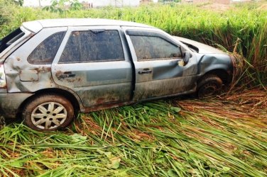 Mulher fica ferida após capotar carro na zona Leste