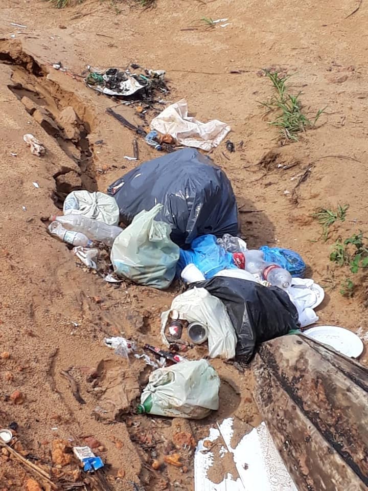 VILA CALDERITA: Turistas emporcalham Paraíso Natural apresentado nas redes sociais