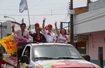 ELEIÇÕES 2010 - PT encerra campanha com mega-carreata na capital - Confira fotos