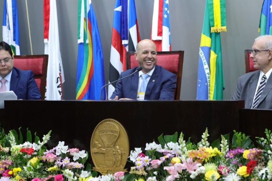 ISMAEL CRISPIN: Deputado preside mesa de debate do ministro do STM, Barroso Filho