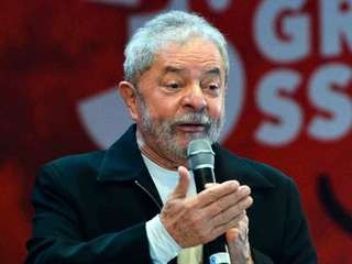 LAVA JATO - PF cumpre mandado na casa de Lula que é levado para depor