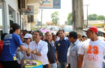 ELEIÇÕES 2010 - Cahulla faz caminhadas na Jatuarana e na Zona Leste da capital