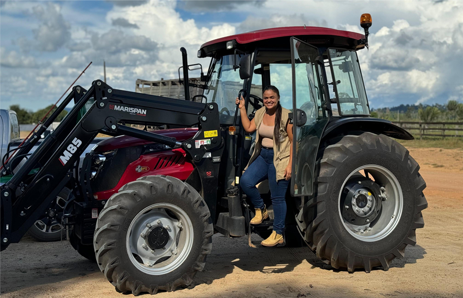 TAISSA SOUSA: Deputada participa da entrega de maquinário à produtores rurais