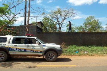 Menores de alta periculosidade fogem de unidade na capital e polícia realiza buscas em matagal