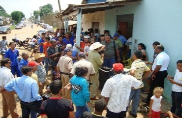 BLOQUEIO NA 319 - Lideranças de assentamentos liberam rodovia após negociação com representante do Incra - Confira fotos e vídeo