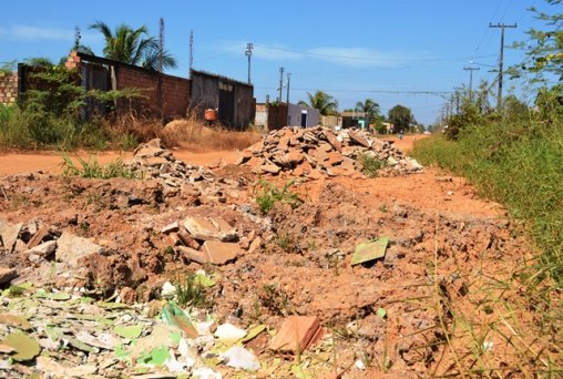 ABANDONADO – Bairro da capital está entregue ao caos e moradores clamam por solução