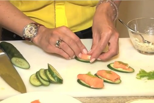 Dieta Verão: Canapés de salmão com pepino são leves e saudáveis