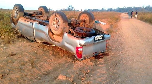 DESGOVERNADO: Mãe e filha morrem em capotamento de caminhonete na área rural de RO