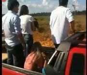 MACHADINHO - Vídeo mostra reféns libertados em estrada após assalto a banco