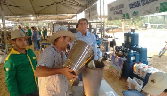 PORTOAGRO - Ipem participa fazendo pesagem de leite no concurso 