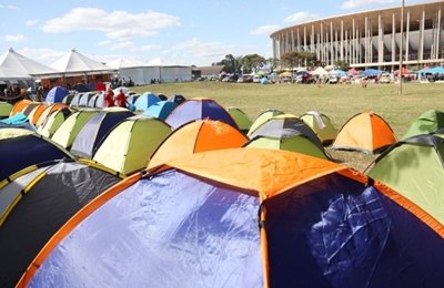 Manifestantes já acampam no DF à espera da votação do impeachment