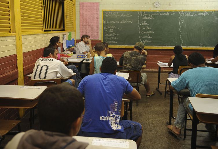 EDUCAÇÃO: Base curricular do ensino médio está em consulta em todo o país