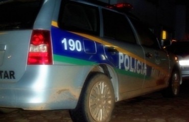 PERIGOSO - Depois de efetuar diversos roubos e torturar vítimas, assaltante ameaça policiais e é preso na BR 364 