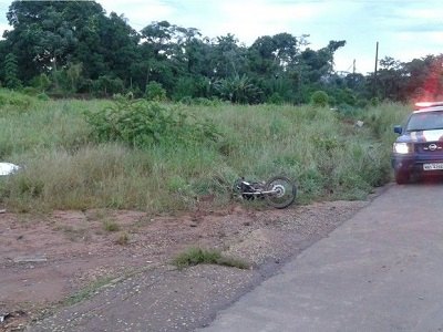 Motociclista morre após se chocar contra caminhonete
