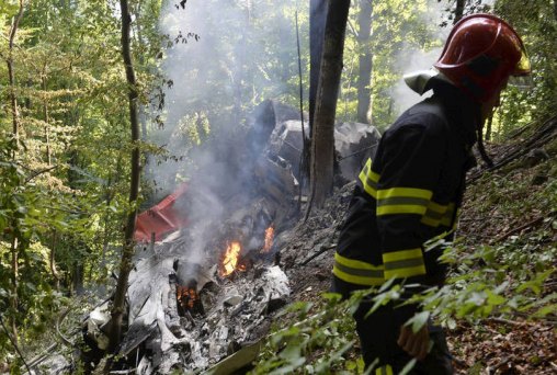 Choque entre dois aviões de paraquedistas mata sete pessoas