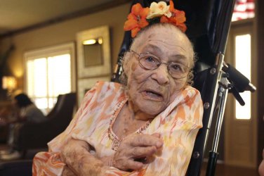 Mulher mais velha do mundo morre aos 116 anos