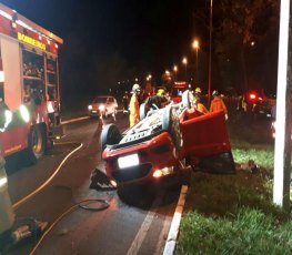 Mãe e filho morrem em acidente de carro provocado por racha de bêbados