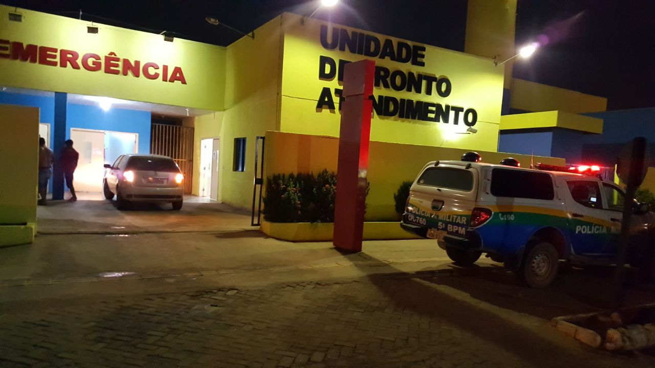 REAGIU: Dupla ataca homem a facada em tentativa de roubo