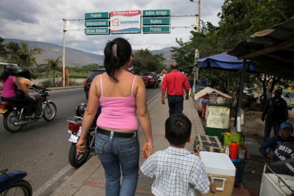 Refugiados venezuelanos começam a ser distribuídos para São Paulo e Manaus