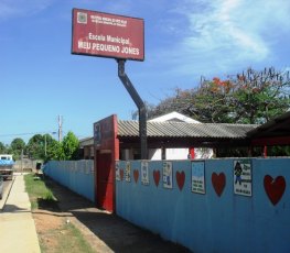 Maurício Carvalho solicita limpeza de escolas da capital