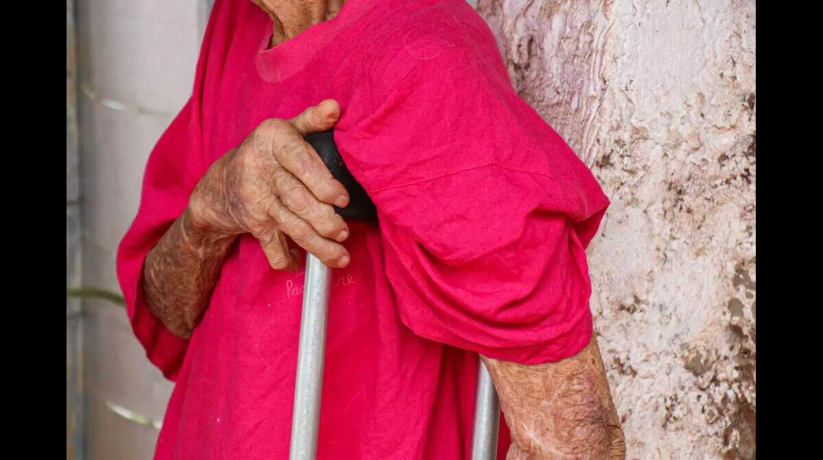 COVARDIA: Neto de 28 anos é preso em flagrante após agredir avó de 83 anos na capital