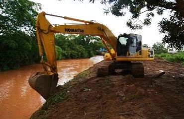 CACOAL - Bairro Santo Antônio também beneficiado com limpeza do Rio Pirarara