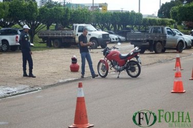 Motorista invade preferencial e causa acidente 