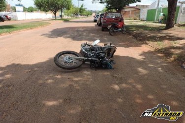 Motociclista fica ferido após se chocar de frente com carro