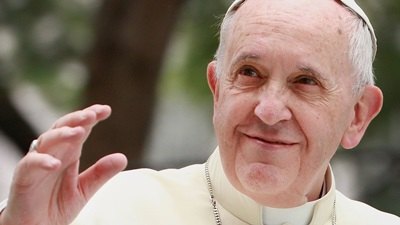 Papa Francisco diz que Igreja deve pedir desculpas aos homossexuais