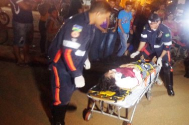 CAOS NO TRÂNSITO - Motociclista tem fratura exposta após ser atropelada
