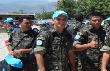 ALÍVIO - Oficial do exército de Rondônia em missão no Haiti tranquiliza família via internet - Confira fotos