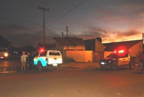 Homem sofre tentativa de homicídio com criança no colo