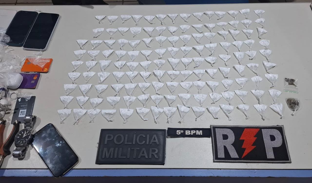 TRÁFICO NO SANTANA: Trio é preso com 135 porções de drogas em boca de fumo na zona Leste