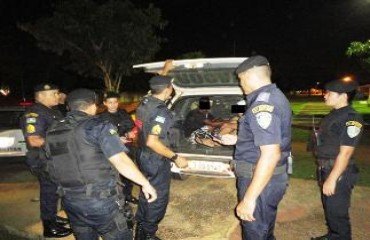 Dupla é presa em via pública com arma de fogo