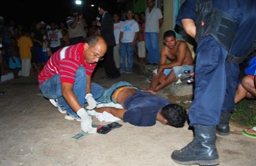 EXECUÇÃO SUMÁRIA - Homem é executado com tiro na cabeça enquanto bebia com amigos - foto