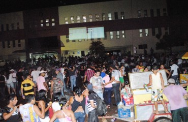 ELEIÇÕES 2012 – Militantes comemoram em frente ao TRE na capital – Fotos