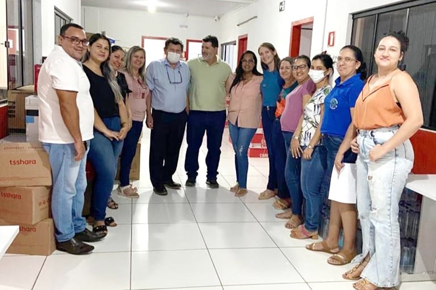 TEIXEIRÓPOLIS: Deputada Lebrinha prestigia entrega de computadores para educação municipal 