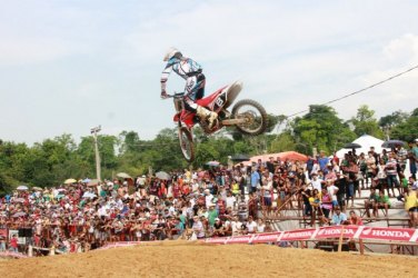 Pilotos dão show na abertura do Estadual de Motocross 2013