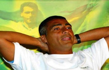 Romário falta à sessão da Câmara para fazer comentários na TV