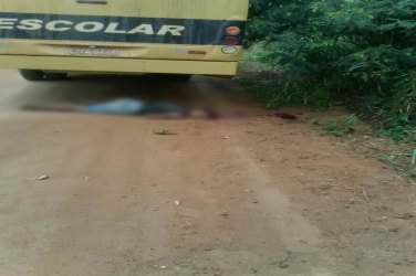 Acidente com ônibus escolar deixa um morto