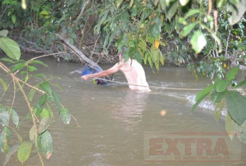 Corpo é encontrado boiando em rio na área rural 