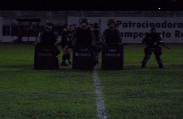 EXCLUSIVO - Revoltado, torcedor comenta sobre atitude da polícia no estádio Aluízio Ferreira - Confira Vídeo