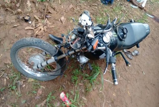 Colisão entre motocicleta e caminhão leiteiro mata homem em Linha